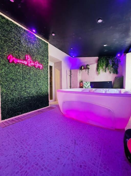 13 Nuances De Grey Jacuzzi Villa Marseille Exterior photo