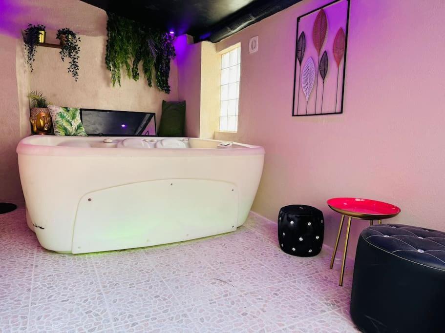 13 Nuances De Grey Jacuzzi Villa Marseille Exterior photo